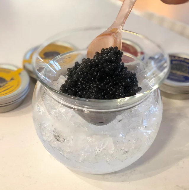 CAVIAR, SERVER MARTINI STYLE